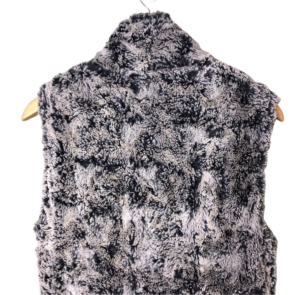 Dylan Draped Open Front Faux Fur Vest Blue Size Small Outerwear Fuzzy - Picture 5 of 9